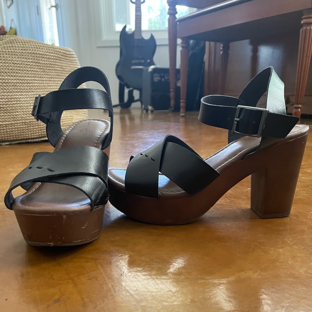 Platform sandals